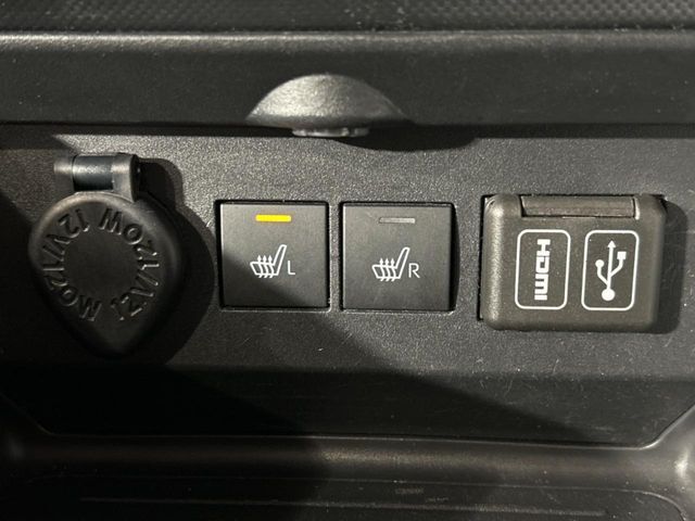 【シートヒーター】寒い日に重宝するシートヒーター！エアコンより早く温まってくれるので寒がりの人も安心ですね♪エアコンの温風は乾燥するから苦手、という方にもをおすすめです。