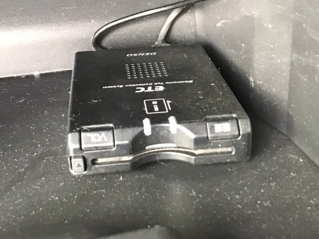 【ETC車載器】もはや必須アイテムのETCを搭載！高速道路のご利用時にとても便利！わずらわしい料金所での現金支払いが不要となりスムーズに通過できます♪