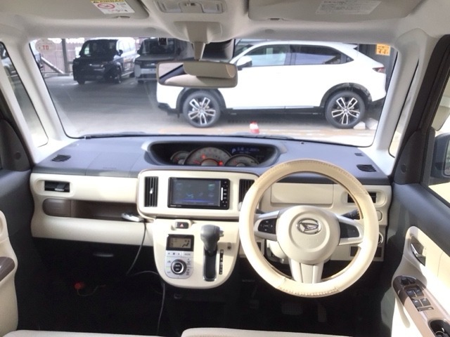 【前方視界】開放的な前方視界！運転がしやすく疲れにくいです♪窓が大きく、見通しがとっても良いおクルマですよ♪