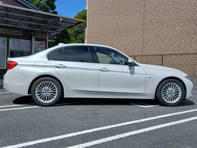 車両販売以外にも整備や車検、鈑金、ドラレコや社外ナビ取り付け、ガラスコーティング施工なども専門店ならではの安心価格にて対応可能です。