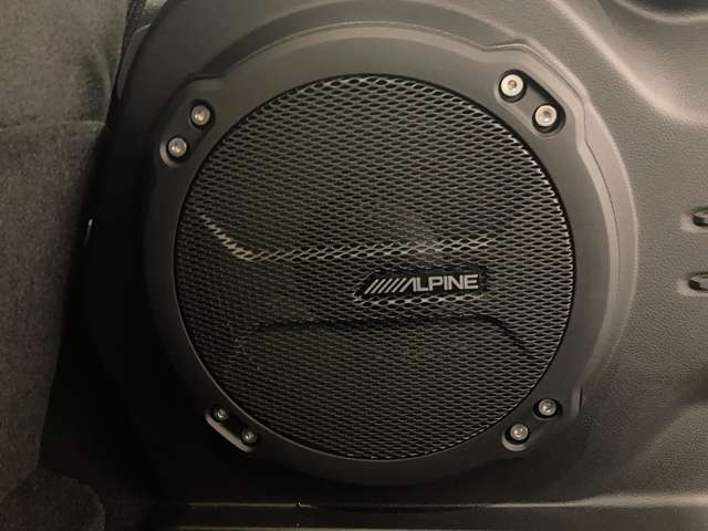 アルパインの音響システムは上質で車をより楽しんで頂けるかと存じます！