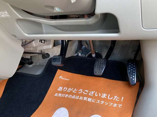 運転席足元操作レバー