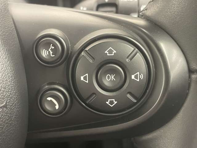 【運転席操作部】『運転席周辺の装備』の画像になります。快適なドライブを楽しむための機能が装備されています！運転席から触れるので使いやすいです！