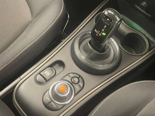 【シフトレバー】『シフトレバー』の画像になります。写真の内容に関してご不明点、ご質問等がございましたらお気軽にガリバー店舗までお問い合わせください。