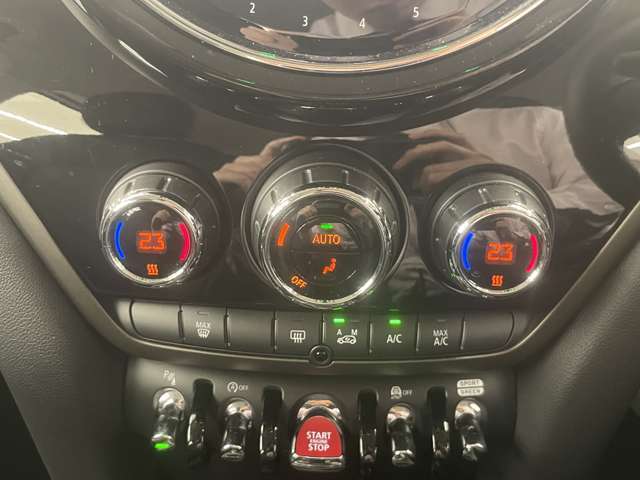 【運転席操作部】『運転席周辺の装備』の画像になります。快適なドライブを楽しむための機能が装備されています！運転席から触れるので使いやすいです！