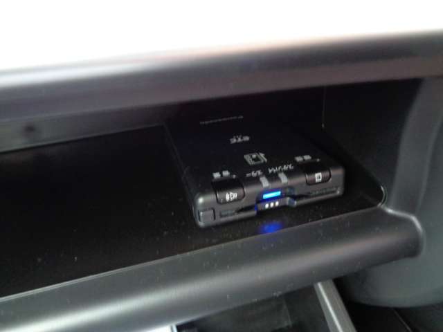 高速道路の乗り降りもラクラクスムーズETC！ノンストップで通過できます。しかし、なんと言っても、ETCの各種割引が大きいですね！早速高速道路を使うロングドライブ行って下さい！