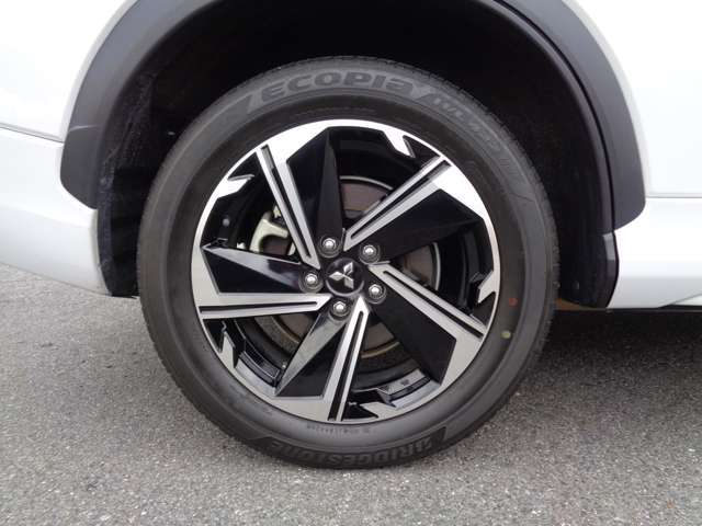 サイズは225/55R18！中古車選びは、お店選びから始まります！群馬県内10店舗、6つの民間車検工場完備！スズキ・マツダ正規ディーラー！創業55周年の信頼と実績！安心してお買求め下さい！