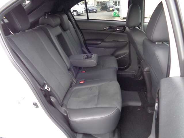 後席シートも広々！ゆったり乗れます！全車総額表示が親切！選びやすいと大好評！納車整備費用・車検整備費用・自賠責保険未経過相当分は頂きません！諸費用の透明性！安さも魅力です！