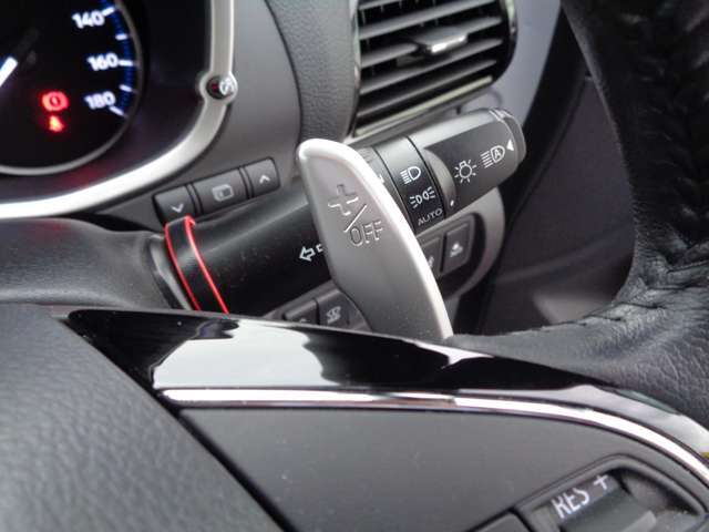 パドル式回生レベルセレクター！走行中アクセルペダルから足を話した時の回生ブレーキ力をB0～B5までステアリングに手を添えたままで素早く変更が可能！