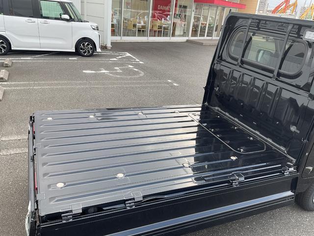 様々なものも載せやすい便利な荷台です♪