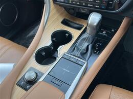 【シフトレバー】シフトも操作しやすく快適なドライブを楽しんでいただけます！