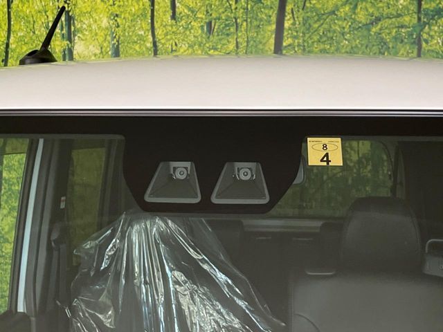 【スマートアシスト】走行中に前方の車両等を認識し、衝突しそうな時は警報とブレーキで衝突回避と被害軽減をアシスト。より安全にドライブをお楽しみいただけます。