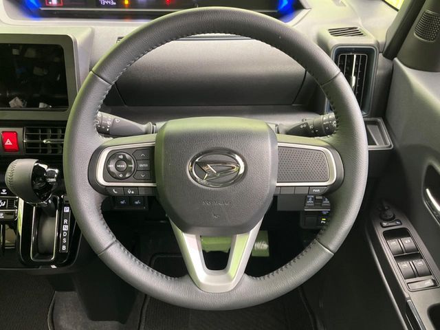 【純正革巻きステアリング】上質な革を使用することで、手にしっかり馴染みとても運転しやすいハンドルです♪