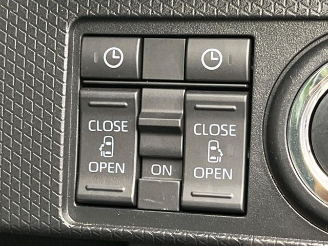 【両側パワースライドドア】スマートキーや運転席のスイッチで後席両側スライドドアの開閉が可能♪電動だから力を入れてドアを開ける必要が無く、小さなお子様でも簡単に開け閉めでき快適です♪