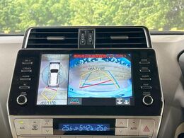 【パノラミックビューモニター】専用のカメラにより、上から見下ろしたような視点で360度クルマの周囲を確認することができます☆死角部分も確認しやすく、狭い場所での切り返しや駐車もスムーズに行えます。