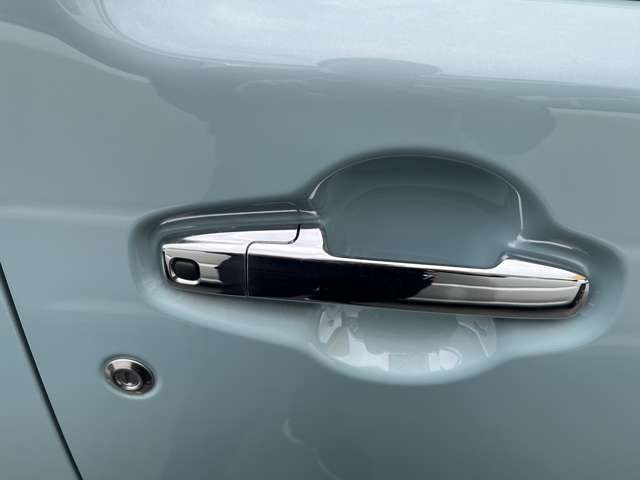 ☆お車についた傷やヘコミ、事故の修理もハヤシにお任せください。自社鈑金工場で修理ができますの安心です☆