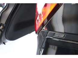 ●パワーバックドア（電動バックドア）ですので、ボタンを長押しするだけで簡単にドアの開閉が行えます。運転席からも操作可能です。