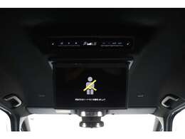 ●パワーバックドア（電動バックドア）ですので、ボタンを長押しするだけで簡単にドアの開閉が行えます。運転席からも操作可能です。