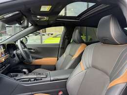 オプション110,000円の電動サンルーフ付き！開放感のあるドライブをお楽しみいただけます。