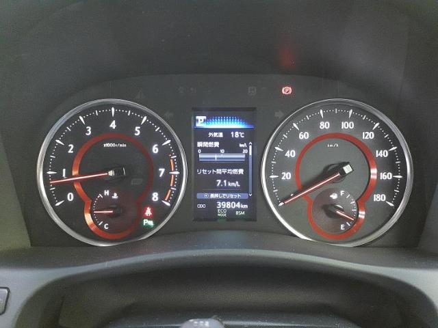 WECARSの展示場では実際に見て、触ってお車をお選びいただけます！知識の豊富な営業スタッフが様々なカーライフをご提案いたします！