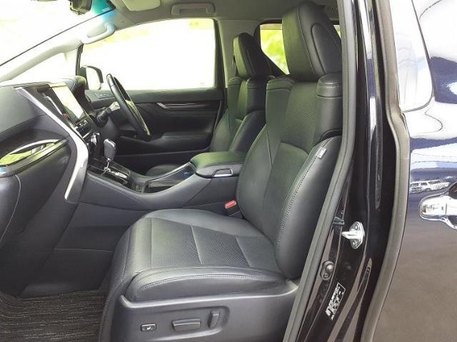 WECARSでは各商談席に大型モニターをご用意しております！見やすい大画面でゆったりと全国の在庫をご覧いただけます！是非ご来店お待ちしております！