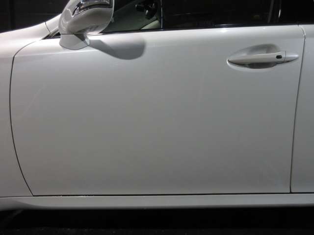 オンライン相談　スマホのカメラで車の細部をみながらのオンライン商談、ご来店なしでの契約、ローンの審査もかんたんです。