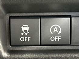 【アイドリングストップ】赤信号や渋滞で停車した際にエンジンを停止し、無駄な燃料の消費を抑えます。燃費向上や環境保護につなげる機能♪エンジンはブレーキを離せば再始動します。