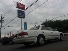 【車でお越しの場合】国道23号線の有松インターで下車して南に向かい2つ目の信号をこえて、すぐ右側にございます。カーセンサーの旗とダイハツのカンバンが目印です！