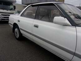 外装には目立つようなヘコミ、ガリ傷も無く、良好な状態になります！走行距離も44000キロの実走行車になります！