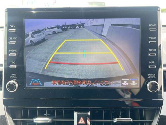 バックカメラが付いているので後方確認が非常にしやすいです。今や運転初心者も熟練者も必須装備！ついていて損はないですね♪