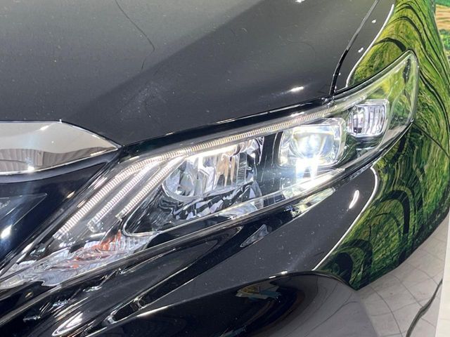 【LEDヘッドライト】悪天候や夜間走行時も良好な視界を確保し安心して運転できる高輝度LEDヘッドライトを装備！点灯速度が早く、消費電力も抑えられています。