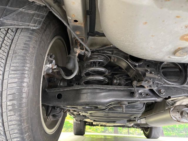お車を安心してお乗りいただく為には、足回りの定期点検が欠かせません。サービスサポート（有償保証）では無料点検もご提供しており、安心のカーライフをお過ごしいただけるサポート体制が整っています。