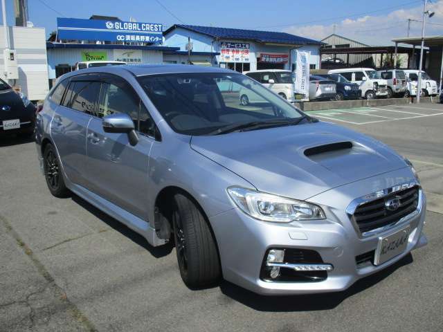中古自動車販売士が在籍！　中古自動車販売士とは？　「お客様の立場で最適な一台をお届けする」ことを目的として、中古自動車販売店の販売員を研修・試験・認定する制度です。