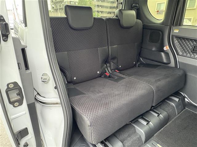 【後部座席】『後部座席周辺』の画像になります。写真の内容に関してご不明点、ご質問等がございましたらお気軽にガリバー店舗までお問い合わせください。