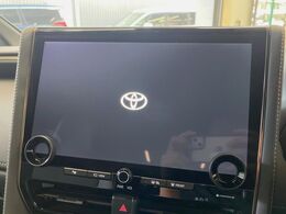 【14インチディスプレイオーディオ】スマートフォンと連携が可能な大画面ディスプレイオーディオです。スマートフォンのナビ機能を使用したり、Bluetooth接続で音楽もお楽しみいただけます！