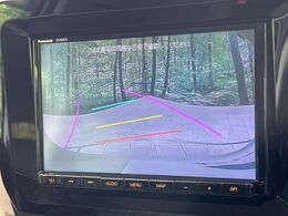 【バックカメラ】駐車時に後方がリアルタイム映像で確認できます。大型商業施設や立体駐車場での駐車時や、夜間のバック時に大活躍！運転スキルに関わらず、今や必須となった装備のひとつです！
