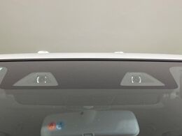 【スズキ　セーフティサポート】走行中に前方の車両等を認識し、衝突しそうな時は警報とブレーキで衝突回避と被害軽減をアシスト。より安全にドライブをお楽しみいただけます。