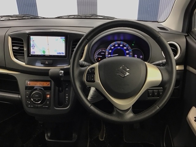 運転しやすいインパネ周りです！見やすいレイアウトで快適なドライブをサポートします！