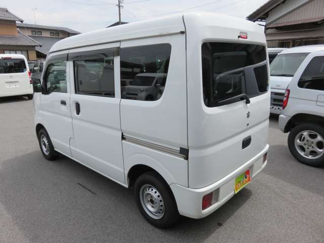 自社では板金塗装ブースも完備しておりますので車体の＊擦り傷＊へこみなどもしっかりと修理させていただいております！