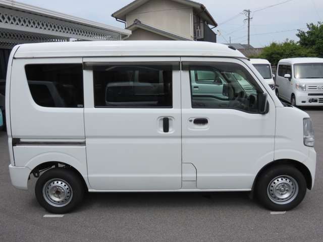 自社では板金塗装ブースも完備しておりますので車体の＊擦り傷＊へこみなどもしっかりと修理させていただいております！