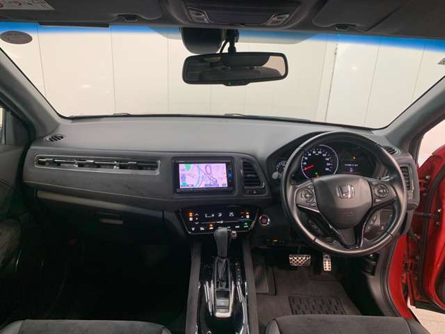 見通しの良い運転席回りとなっておりますので安心して運転をして頂けます！窓が大きいので明るく開放的な室内です