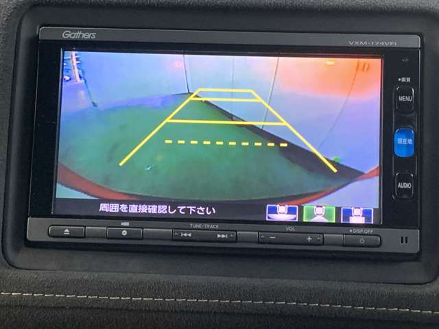 バックギアに入れるだけで自動でリヤカメラに切り替わります！車庫入れやバックが苦手な方にオススメ！