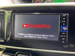 【純正ナビ】人気の純正ナビを装備。オーディオ機能も充実しており、Bluetooth接続すればお持ちのスマホやMP3プレイヤーの音楽を再生可能！毎日の運転がさらに楽しくなります！！