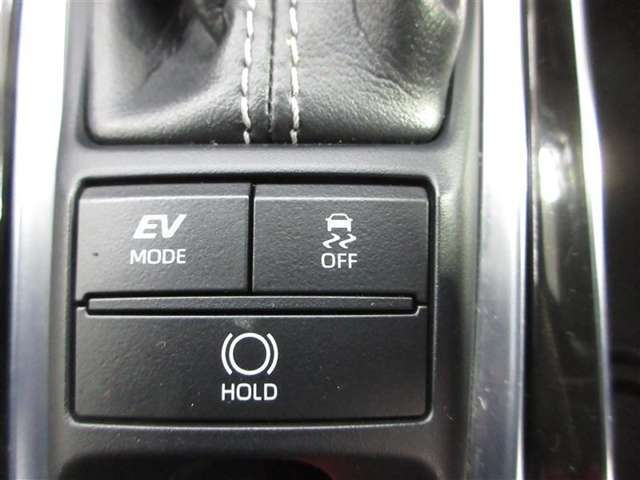 横滑りが発生したときは、ブレーキとエンジン出力を自動的にコントロール車両安定性を確保します。