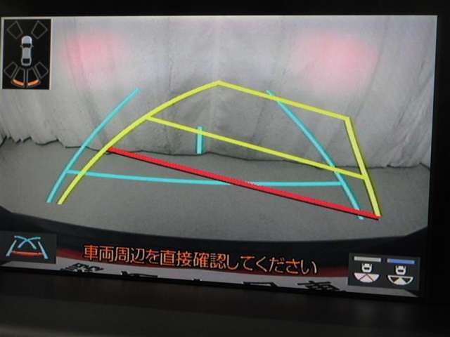 バックに入れると車両後方をナビ画面に表示！予測進路をガイド線で表示するのでバックの車庫入れも安心！