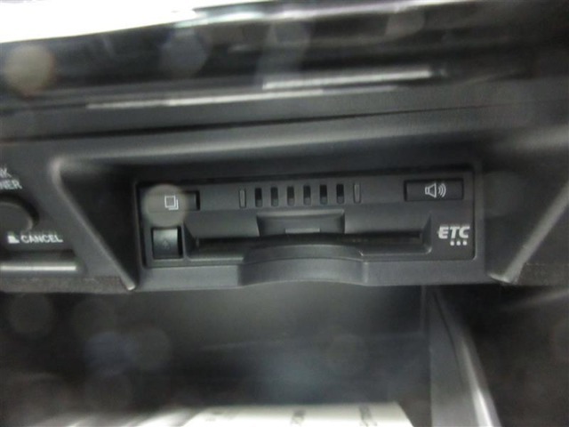 ビルトインタイプのETCで車内の収まりもスッキリ！　高速を使う方は必須のオプションですね！
