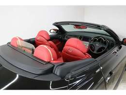 オープンした時の解放感がとても気持ち良いです！シーンに合わせて閉じたりオープンしたり出来るのでドライブが楽しいです！