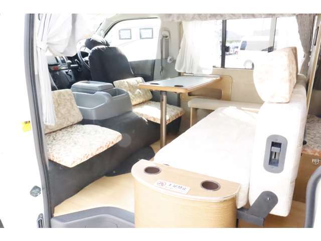トヨタ　ハイエース　レクビィ　ファイブスター　9名乗車　2段ベッド　シンク兼用アウターシャワー　冷蔵庫　TV　サイドオーニング　サブバッテリー　走行充電　外部充電　SDナビ　Bカメラ