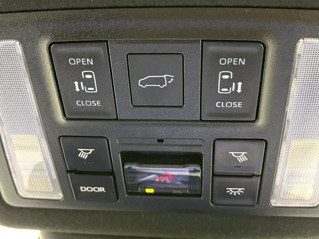 【両側パワースライドドア】スマートキーや運転席のスイッチで後席両側スライドドアの開閉が可能♪電動だから力を入れてドアを開ける必要が無く、小さなお子様でも簡単に開け閉めでき快適です♪