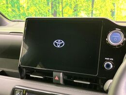 【ナビ機能付き10.5型ディスプレイオーディオ】ナビ機能搭載の他、お持ちのスマートフォンと連携して、ナビやbluetoothでの音楽再生が可能です♪デザインはもちろん操作性も良好！